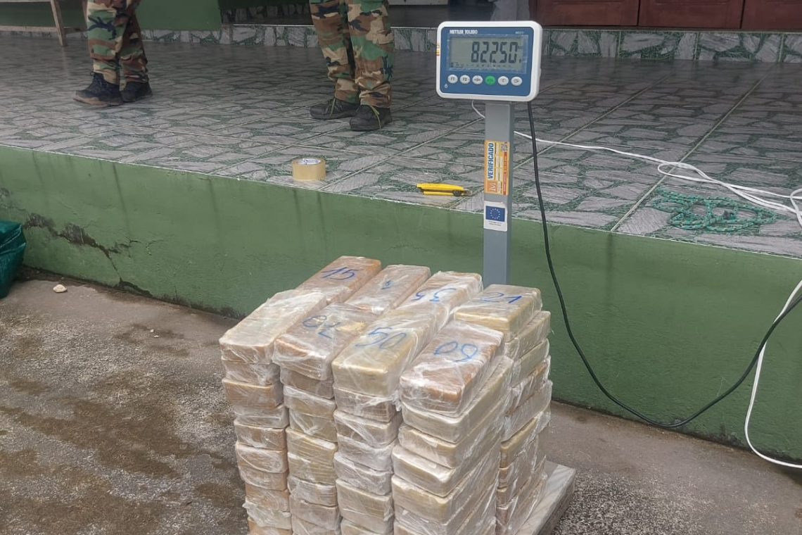 En Cochabamba Felcn secuestra más de 82 kilos de droga camuflados en un camión
