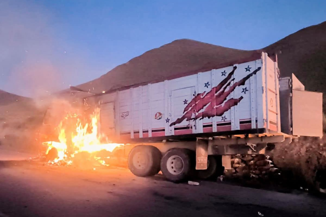 Aduana Nacional incauta e incinera mercancía de contrabando en Tarija