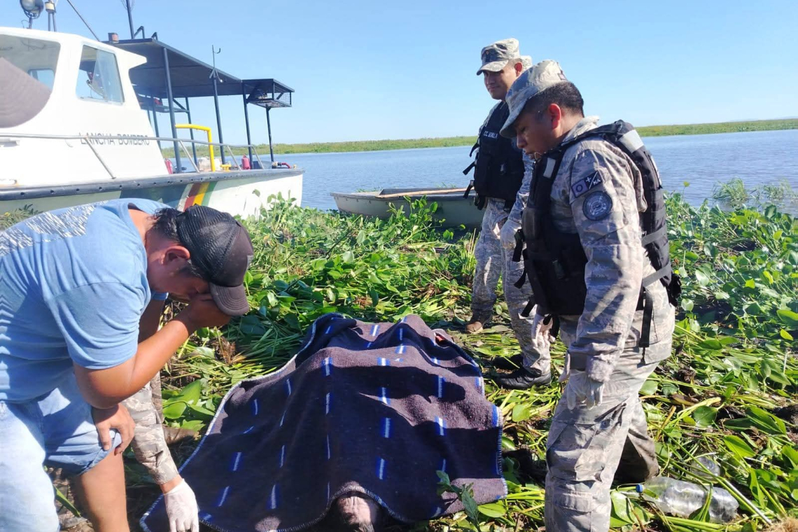 Marinos en menos de 16h hallan y rescatan dos cuerpos en Canal Tamengo