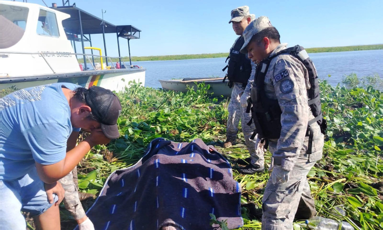 Marinos en menos de 16h hallan y rescatan dos cuerpos en Canal Tamengo