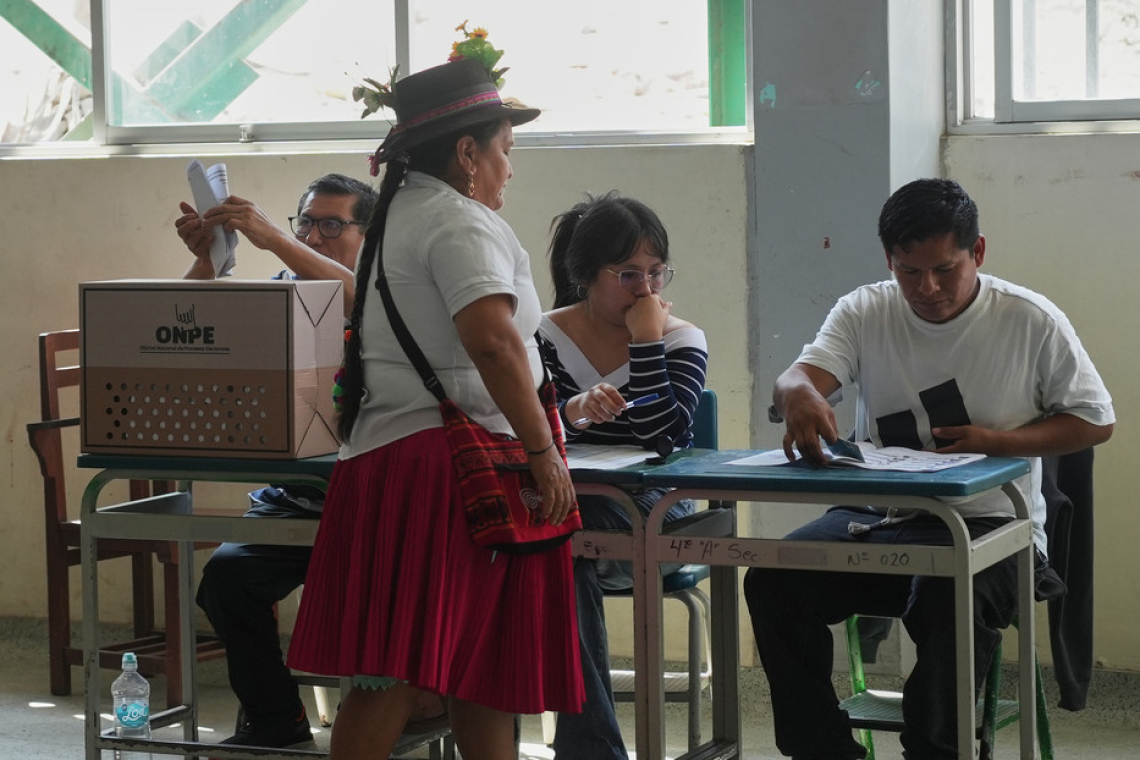 Resultados a boca de urna en Perú: Keiko Fujimori lidera y habría segunda vuelta 