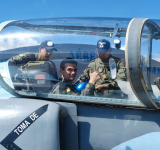 Presidente sobrevuela en el K-8 y destaca capacidad operativa en aniversario de Tarija