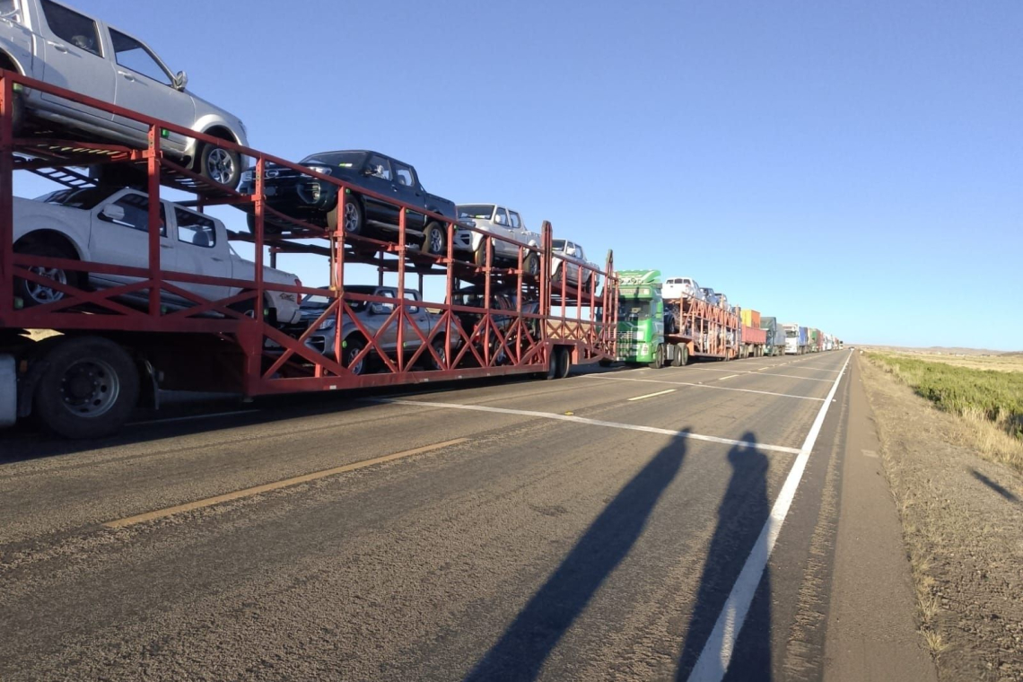 ABC reporta bloqueos en carreteras de La Paz y Oruro