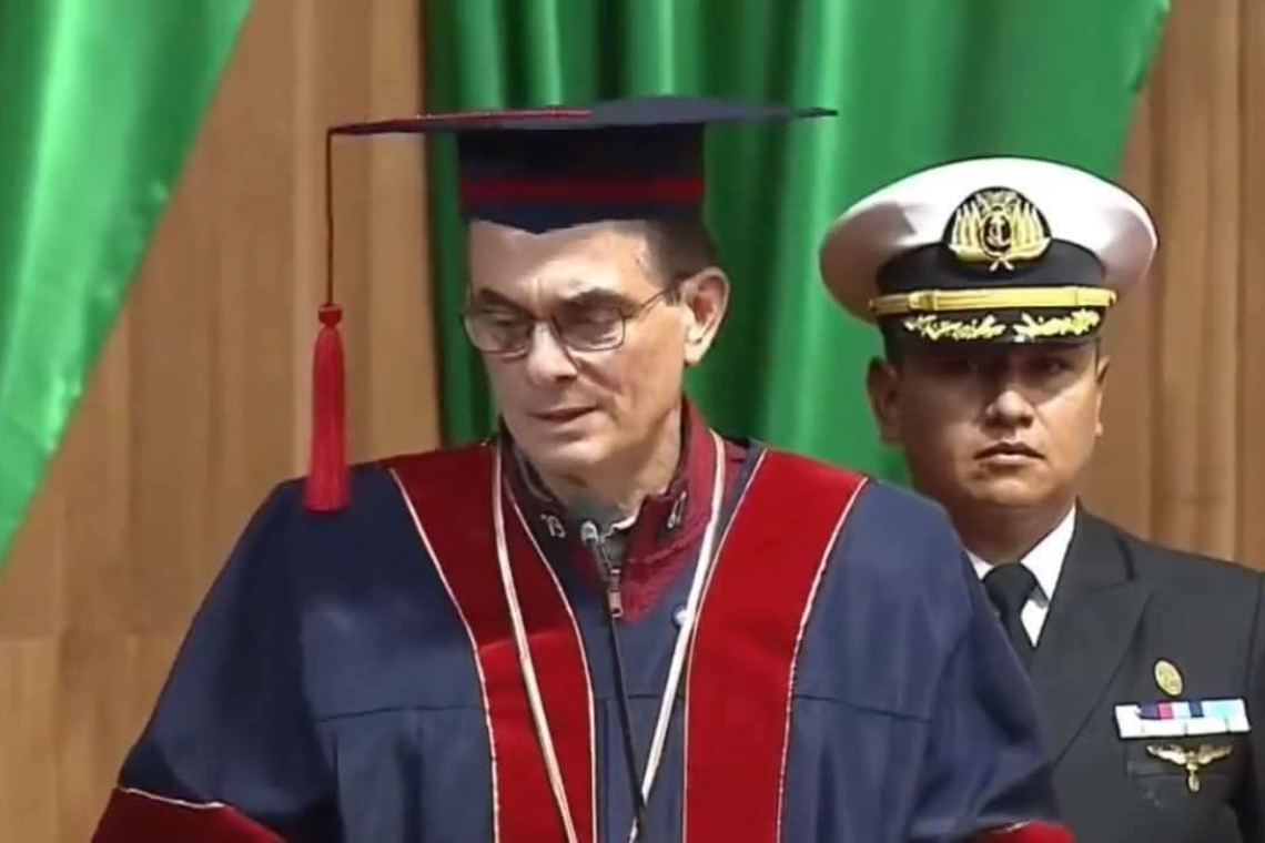 Presidente Paz en la UPEA recibe el título de “Doctor Honoris Causa”