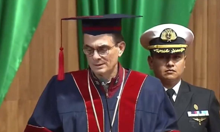 Presidente Paz en la UPEA recibe el título de “Doctor Honoris Causa”