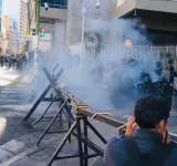 La Paz vivió jornada de violencia, refriega entre policías y manifestantes que atentaron contra la vida y causaron destrozos