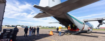 Llega avión Hércules enviado por Argentina con carne de pollo