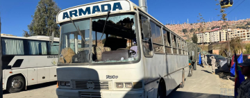 Bloqueadores atentan contra el personal naval y causan destrozos a vehículos militares