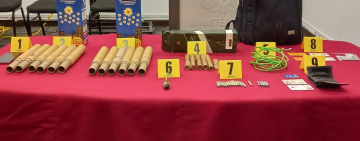 Policía aprehende a sujeto en posesión de explosivos de alta potencia