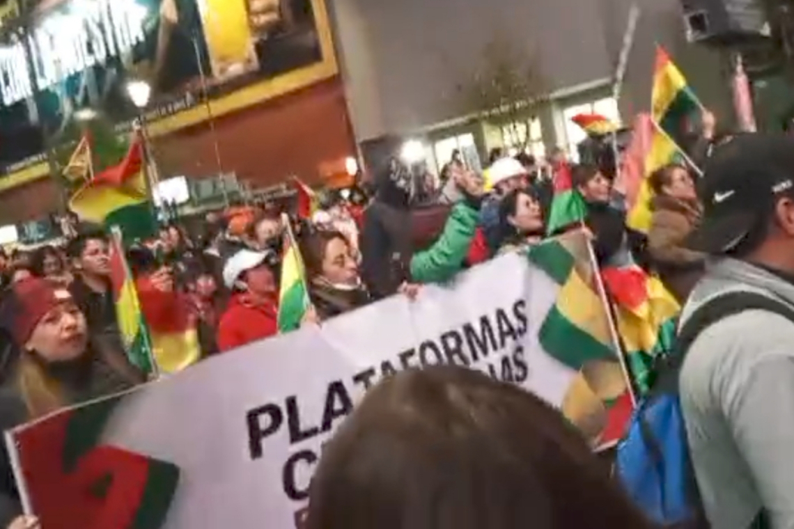 Autoconvocados marchan por el centro de La Paz en contra de los bloqueos