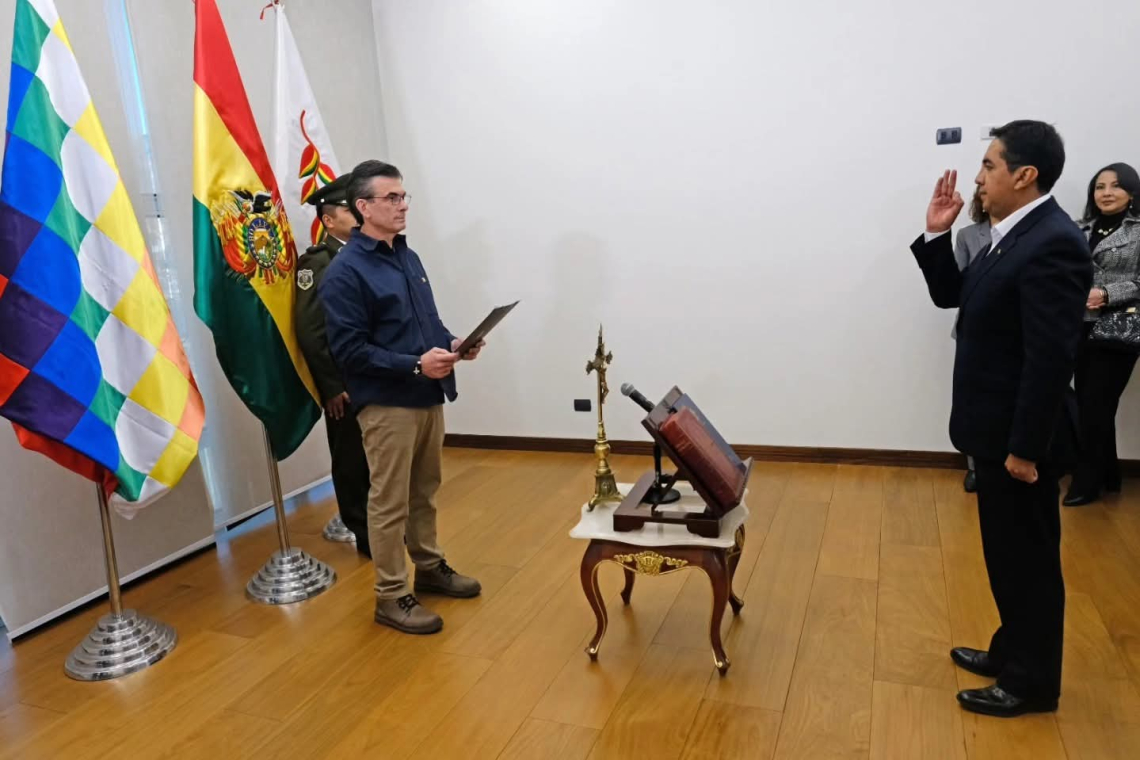 Presidente posesiona a nuevo Ministro de Trabajo, cargo que recae en el jurista, Williams Bascopé