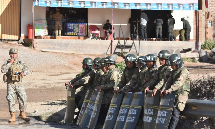 Fuerzas combinadas desbloquean en Parotani, se restablece el paso de vehículos al occidente