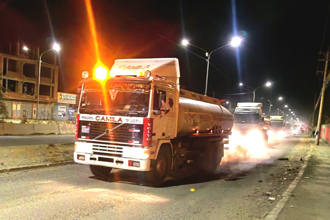 YPFB despacha convoy de cisternas para abastecer de combustible a La Paz y El Alto
