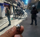 En disturbios emplean petardos transformados en arma letal para atentar contra la vida de policías