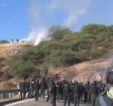 Se inicia desbloqueo en Parotani y movilizados responden con lanzamiento de piedras
