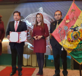 Asociación de Periodistas de Oruro recibe la medalla “Orgullo Orureño 2026” en el año de su centenario
