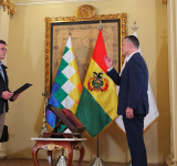 Presidente juramenta a Ernesto Justiniano como nuevo ministro de Defensa