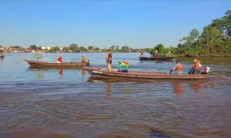 Marinos intervienen embarcación con carne de pollo de contrabando en Guayamerín