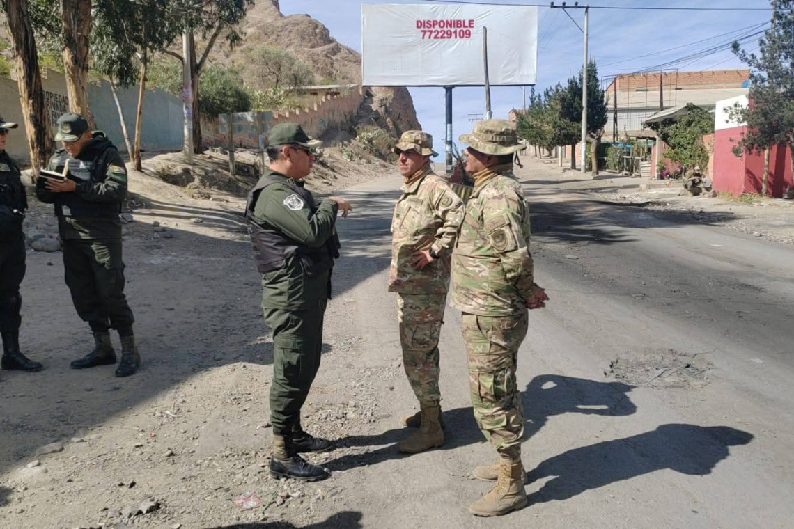 Policías y militares inspeccionan carretera hacia Río Abajo, libre de bloqueos