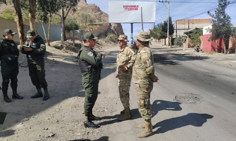 Policías y militares inspeccionan carretera hacia Río Abajo, libre de bloqueos