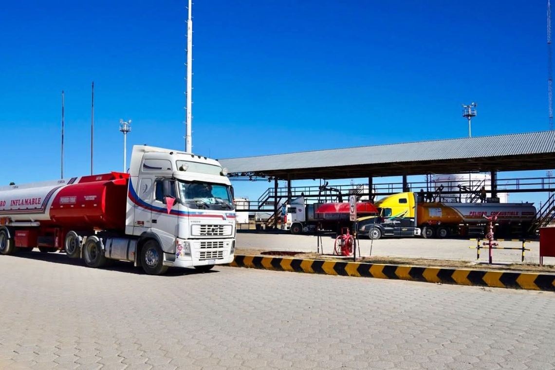Llegada de combustibles permite reforzar el abastecimiento en La Paz y El Alto