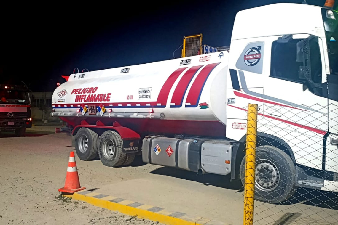 YPFB despacha 800 mil litros de Gasolina Especial a La Paz y El Alto pese a los bloqueos