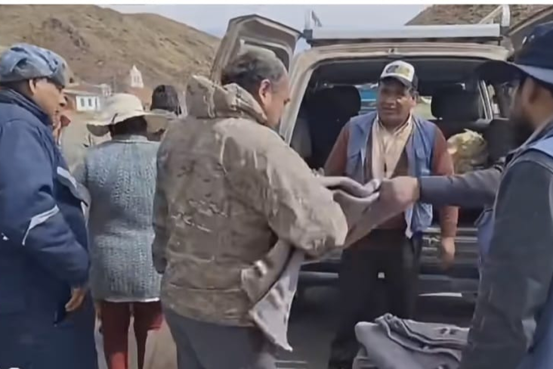 Transportistas víctimas de los bloqueos y robos reciben ayuda humanitaria