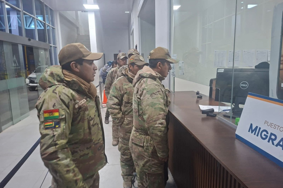 Chile regresa al país a militares bolivianos que pierden contacto en lucha contra el contrabando
