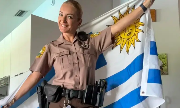 La sheriff uruguaya que hizo llorar a un estadio: su himno se volvió viral en el Mundial © 2025 Imagen - Excélsior. Todos los derechos reservados. El contenido de este sitio y de la edición impresa está protegido por la Ley Federal del Derecho de Autor. P