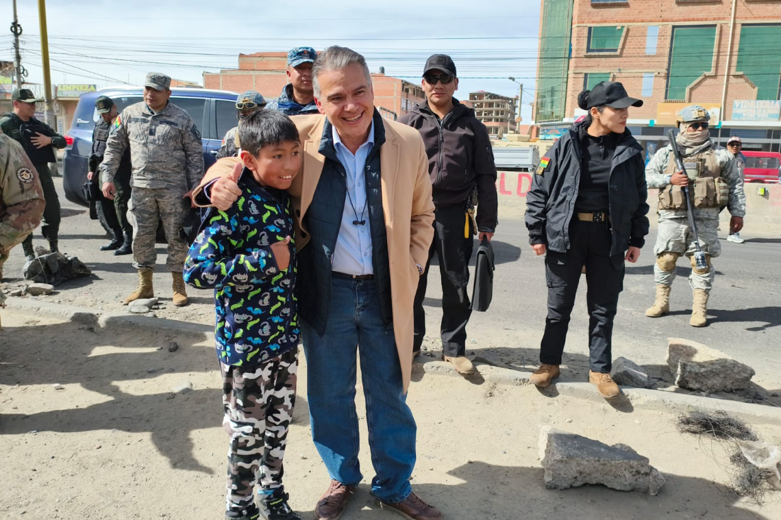 FFAA-Policía vitoreados por la gente por apoyar en restablecer la paz tras días de zozobra 