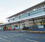 Critican a Evo Morales por cierre de terminal aérea de Chimore, herramienta de desarrollo