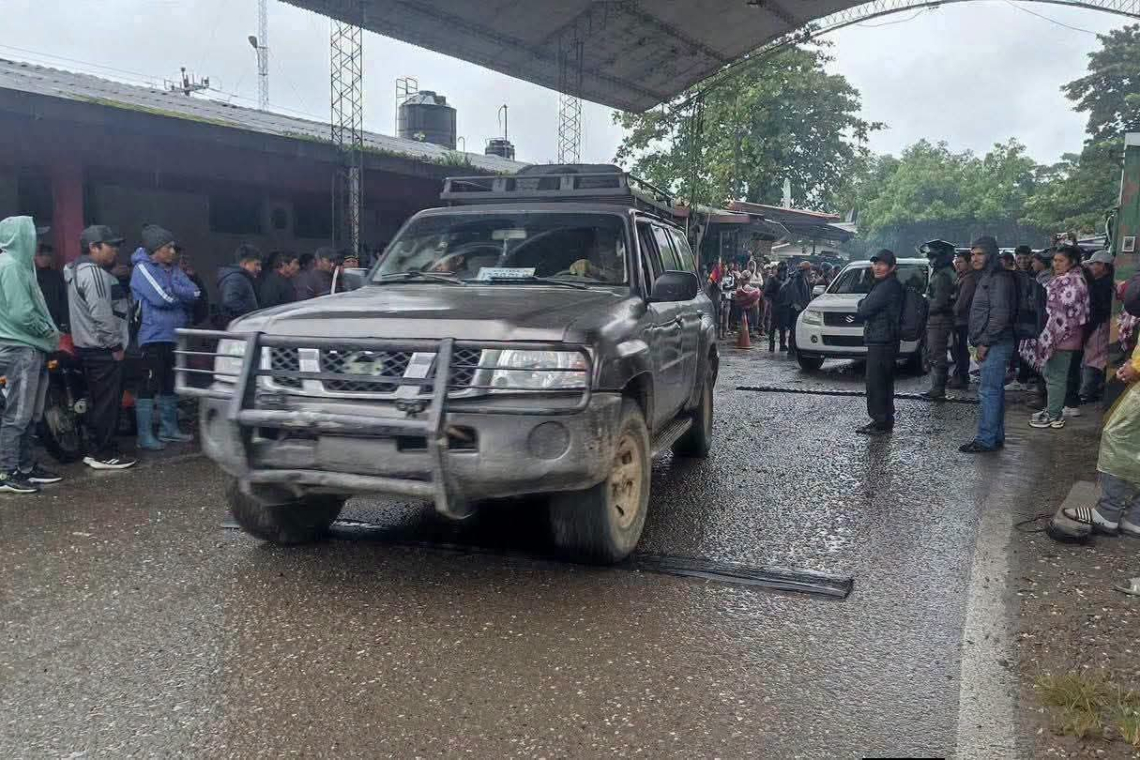 Cocaleros infringen el Estado de Excepción, amedrentaron y bajo amenazas una turba hizo retirar a personal de UMOPAR en Villa Tunari