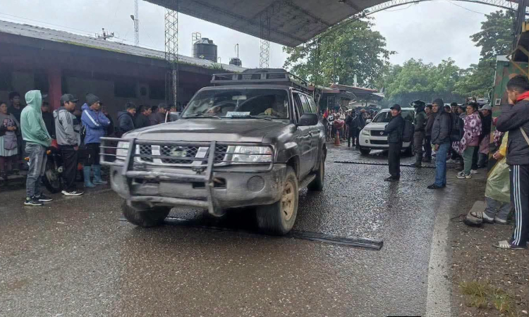Cocaleros infringen el Estado de Excepción, amedrentaron y bajo amenazas una turba hizo retirar a personal de UMOPAR en Villa Tunari