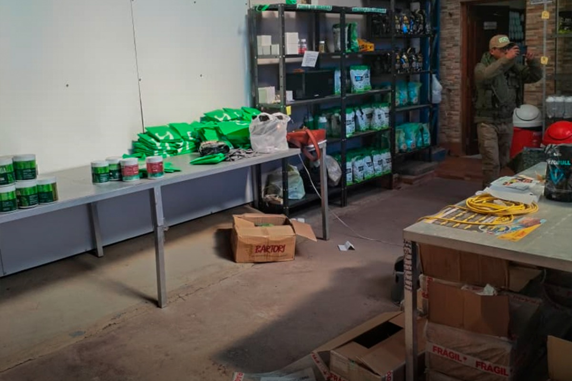 En allanamiento la Aduana comisa cajas de mercancía de contrabando en La Paz