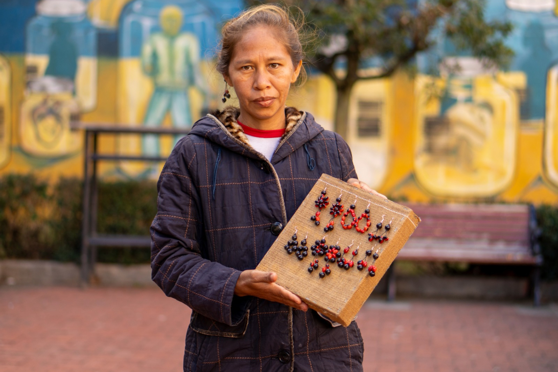 Alumna tacana de la UMSA transforma semillas amazónicas en artesanías para proteger su cultura y el bosque