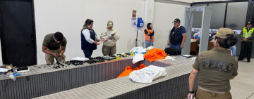 Fiscalía-Policía investigan ingreso ilegal de partes de armas AK-47 desde EEUU, hay dos aprehendidas