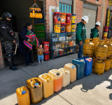 Policía interviene acopio de combustible adquirido en surtidores y repartidores de GLP