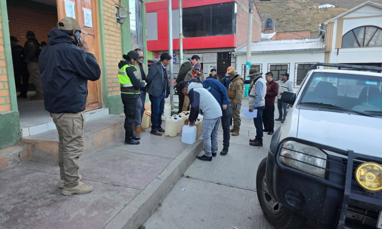 Policía-ANH intervienen en Uncia venta ilegal de combustible 