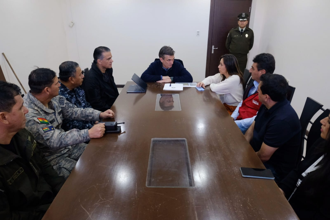 Presidente evalúa incendio en Tarija y afirma permanencia del Gobierno hasta extinguir el fuego
