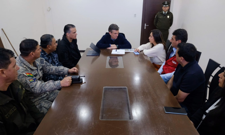 Presidente evalúa incendio en Tarija y afirma permanencia del Gobierno hasta extinguir el fuego
