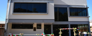 Entregan centro de salud equipado para fortalecer la atención médica  en Tapacarí