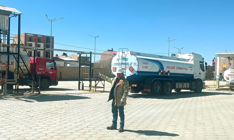 YPFB programa 5,7 millones de litros de combustibles para la próxima semana en Oruro 
