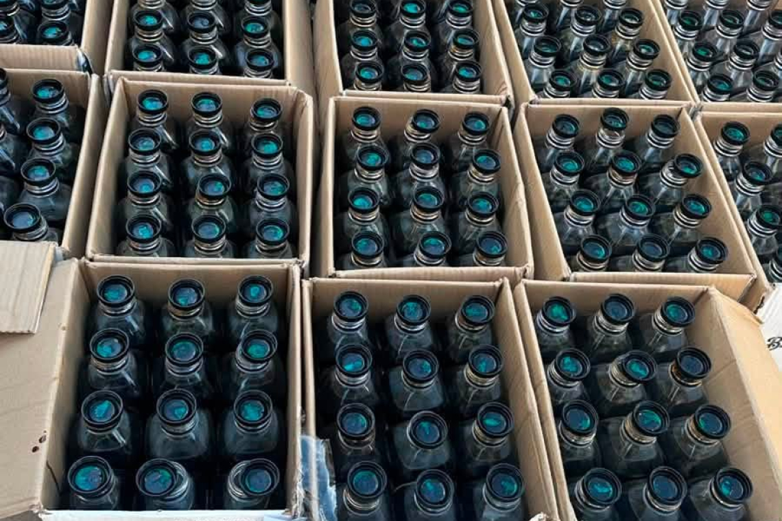 FELCN confisca tractocamión y frustra envió a Europa de 1.643 botellas con cocaína líquida