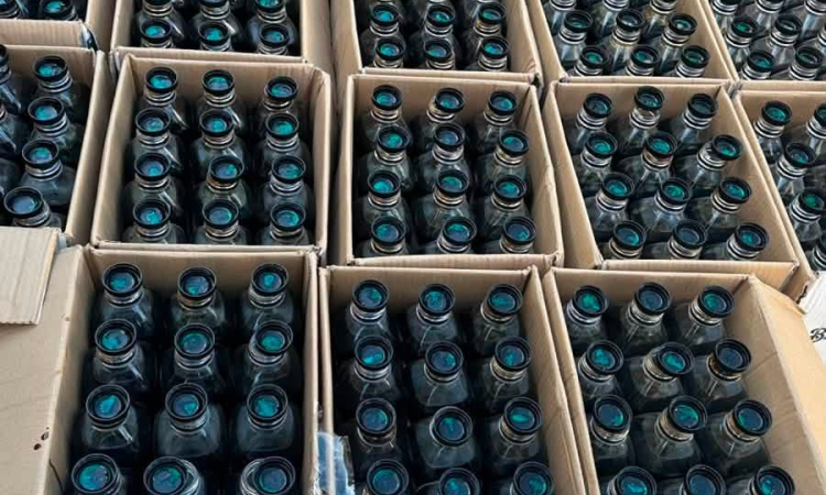 FELCN confisca tractocamión y frustra envió a Europa de 1.643 botellas con cocaína líquida