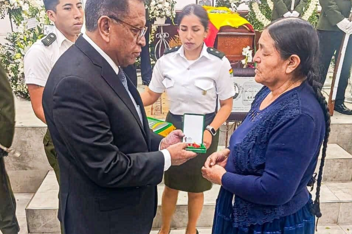 Gobierno y Policía rinden homenaje póstumo al Tte. Yerson Salazar asesinado en cumplimiento del deber