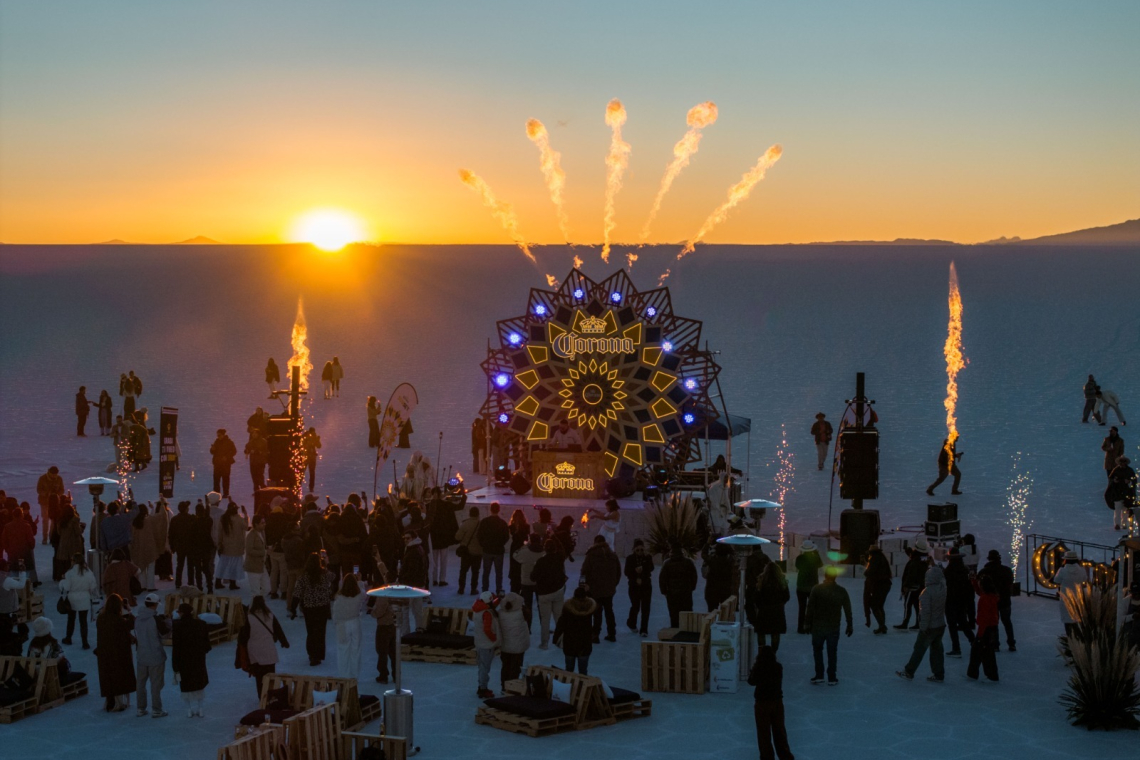 ¿Qué hacían más de 200 personas en medio del Salar de Uyuni?