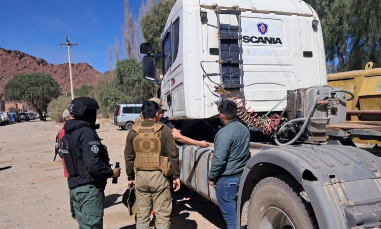 Policía y ANH detectan carga irregular en Estación de Servicio en Tupiza
