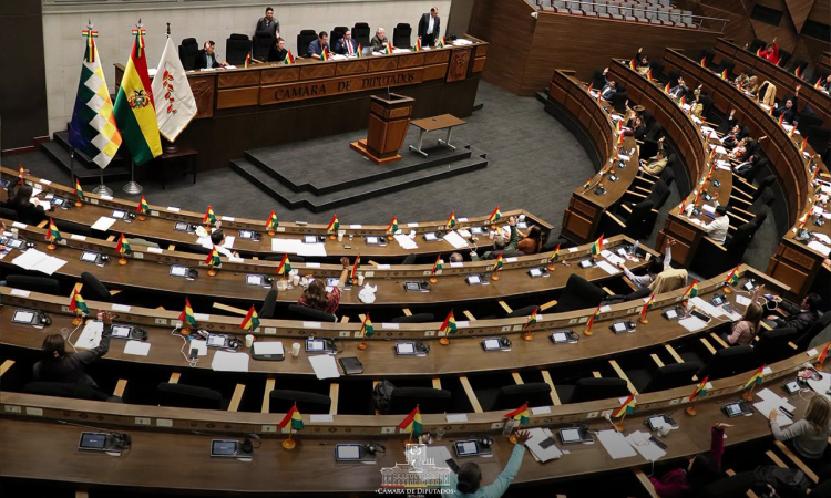 Diputados aprueban informe de comisión que investigó irregularidades en caso de gasolina desestabilizada