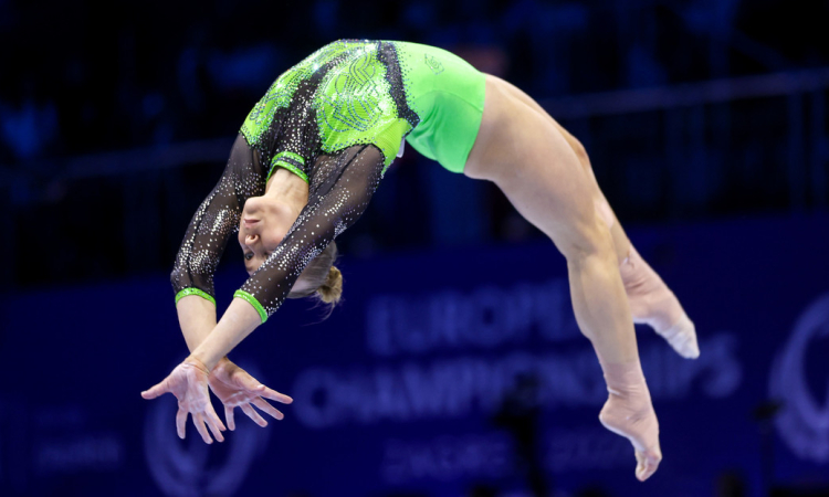 Gimnastas rusos 'saborean' el oro a lo máximo en Europa tras años de prohibiciones