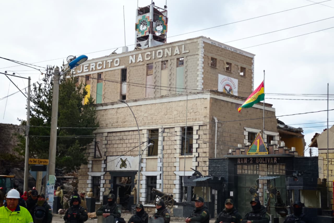 En Viacha hallan restos de un conscripto entre los escombros
